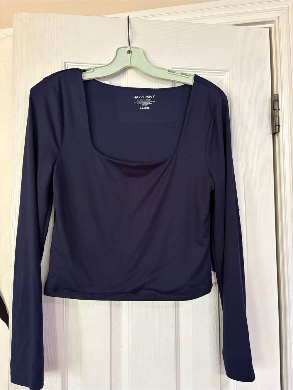 Harper and Ivy Navy Long-Sleeve Scoop Neck Top